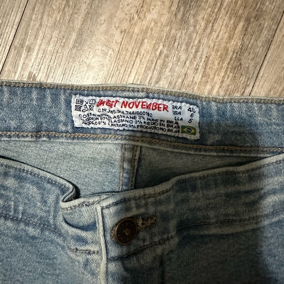 Vintage light wash denim with embroidery - Picture 3 of 5